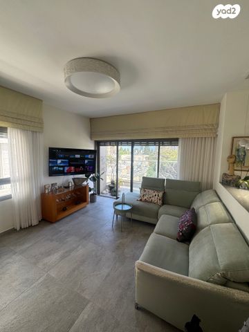 דירה, שדרות ודג'ווד, מרכז הכרמל, חיפה