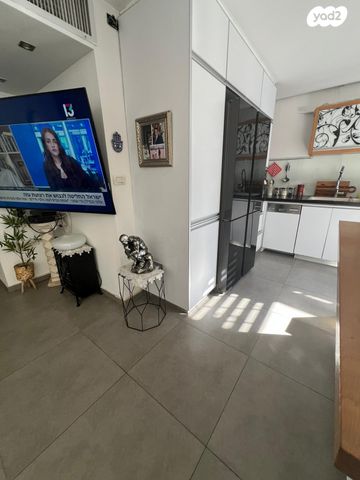 דירת גן, הכנסת, רסקו ב', חולון