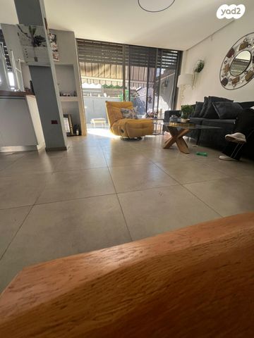 דירת גן, הכנסת, רסקו ב', חולון