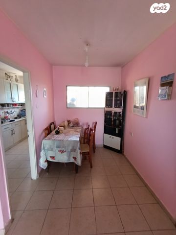 דירה, ז'בוטינסקי 430, שכונה ותיקה - מרכז העיר, מעלות תרשיחא