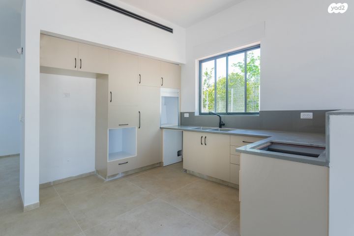 בית פרטי/ קוטג', קיבוץ גלויות, גיל עמל, הוד השרון