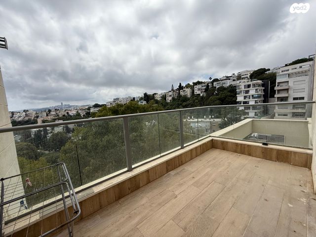 גג/ פנטהאוז, מעלות הבוצרים 4, מרכז הכרמל, חיפה