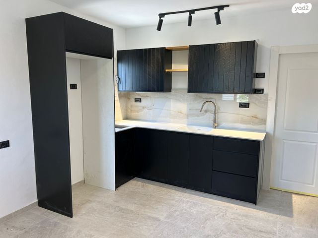 החשמונאים 18