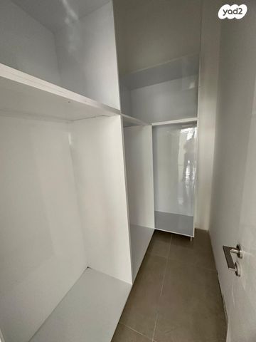 דירה, שדרות ודג'ווד, מרכז הכרמל, חיפה