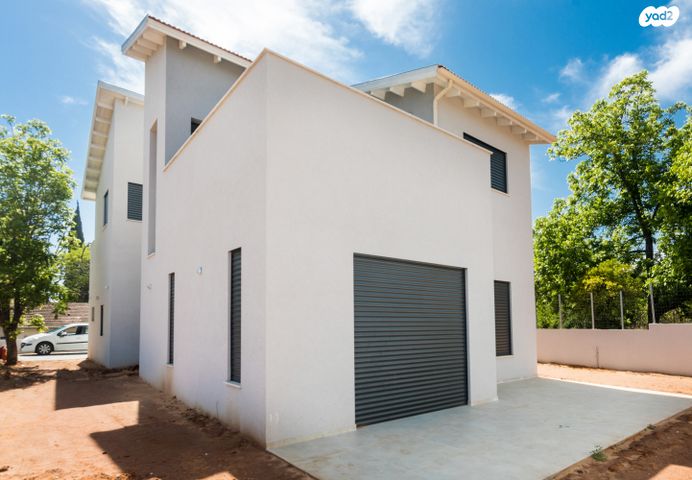 בית פרטי/ קוטג', קיבוץ גלויות, גיל עמל, הוד השרון