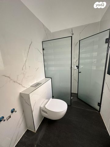 דירה, שדרות ודג'ווד, מרכז הכרמל, חיפה