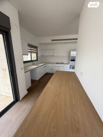 גג/ פנטהאוז, מעלות הבוצרים 4, מרכז הכרמל, חיפה