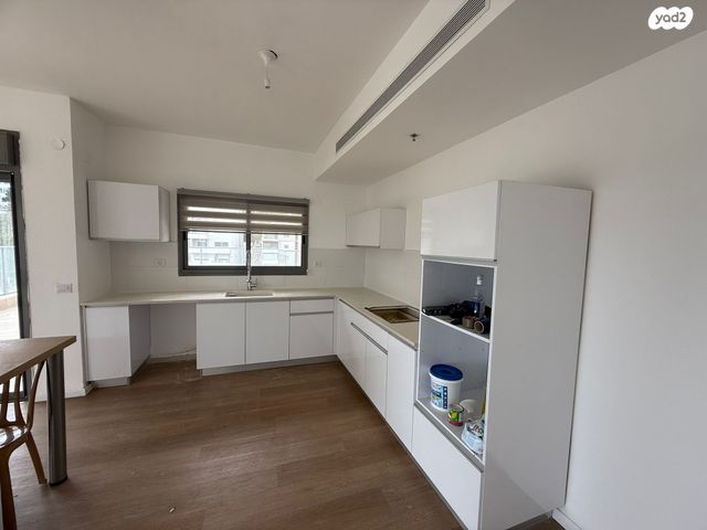 גג/ פנטהאוז, מעלות הבוצרים 4, מרכז הכרמל, חיפה