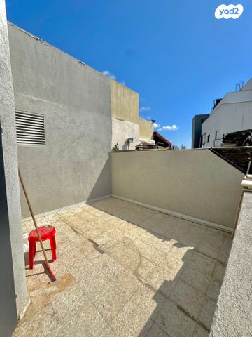 גג/ פנטהאוז, הרב עוזיאל 10, לב העיר, בת ים