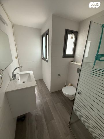 גג/ פנטהאוז, מעלות הבוצרים 4, מרכז הכרמל, חיפה