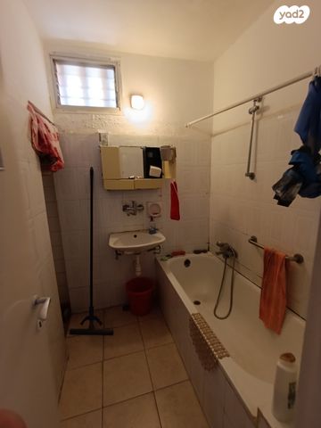 דירה, ז'בוטינסקי 430, שכונה ותיקה - מרכז העיר, מעלות תרשיחא