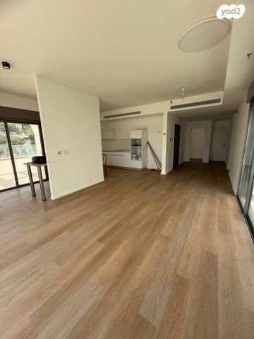 גג/ פנטהאוז, מעלות הבוצרים 4, מרכז הכרמל, חיפה