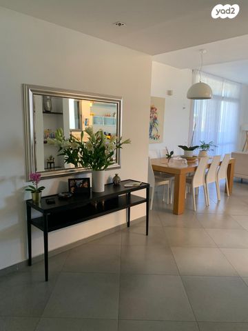 דופלקס, רמות מנחם, הוד השרון