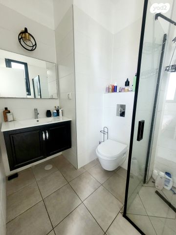 דירה, יעקב דורי, נאות שמיר, רמלה