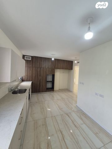 גג/ פנטהאוז, רבי ברכיה 1, נתיבות ישראל / רמת בית שמש ד-4, בית שמש