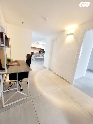 דירה, יעקב דורי, נאות שמיר, רמלה