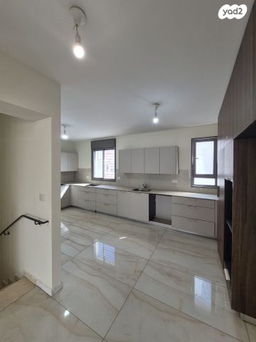 גג/ פנטהאוז, רבי ברכיה 1, נתיבות ישראל / רמת בית שמש ד-4, בית שמש