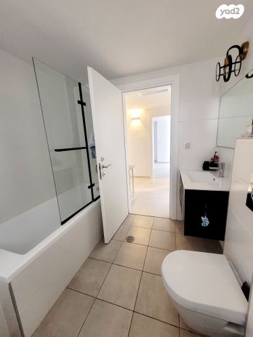 דירה, יעקב דורי, נאות שמיר, רמלה