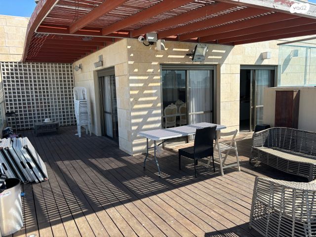 גג/ פנטהאוז, ה' באייר 3, רובע הקריה, הסיטי, אשדוד