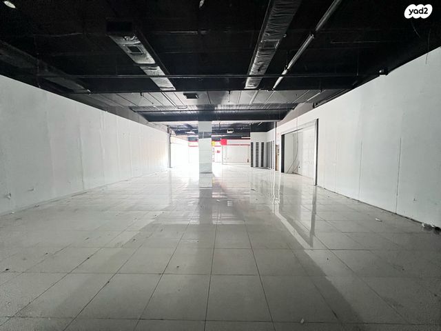 חנויות/ שטח מסחרי