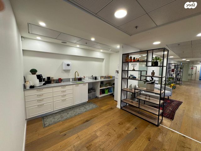 משרדים, קיסריה