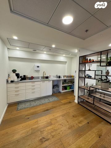 משרדים, קיסריה