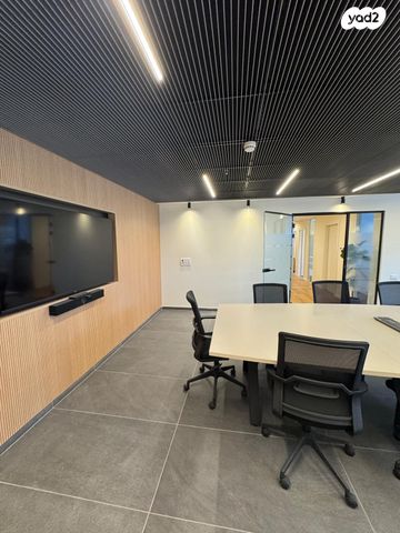 משרדים, קיסריה