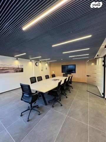 משרדים, קיסריה