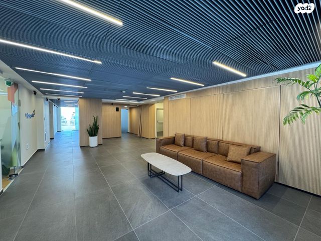 משרדים, קיסריה