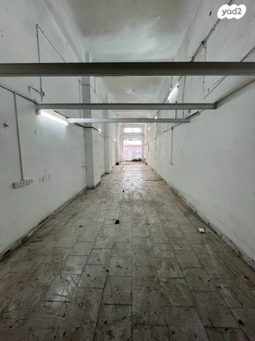 חנויות/ שטח מסחרי, דרך העצמאות, שער פלמר, תחנת רכבת השמונה, חיפה