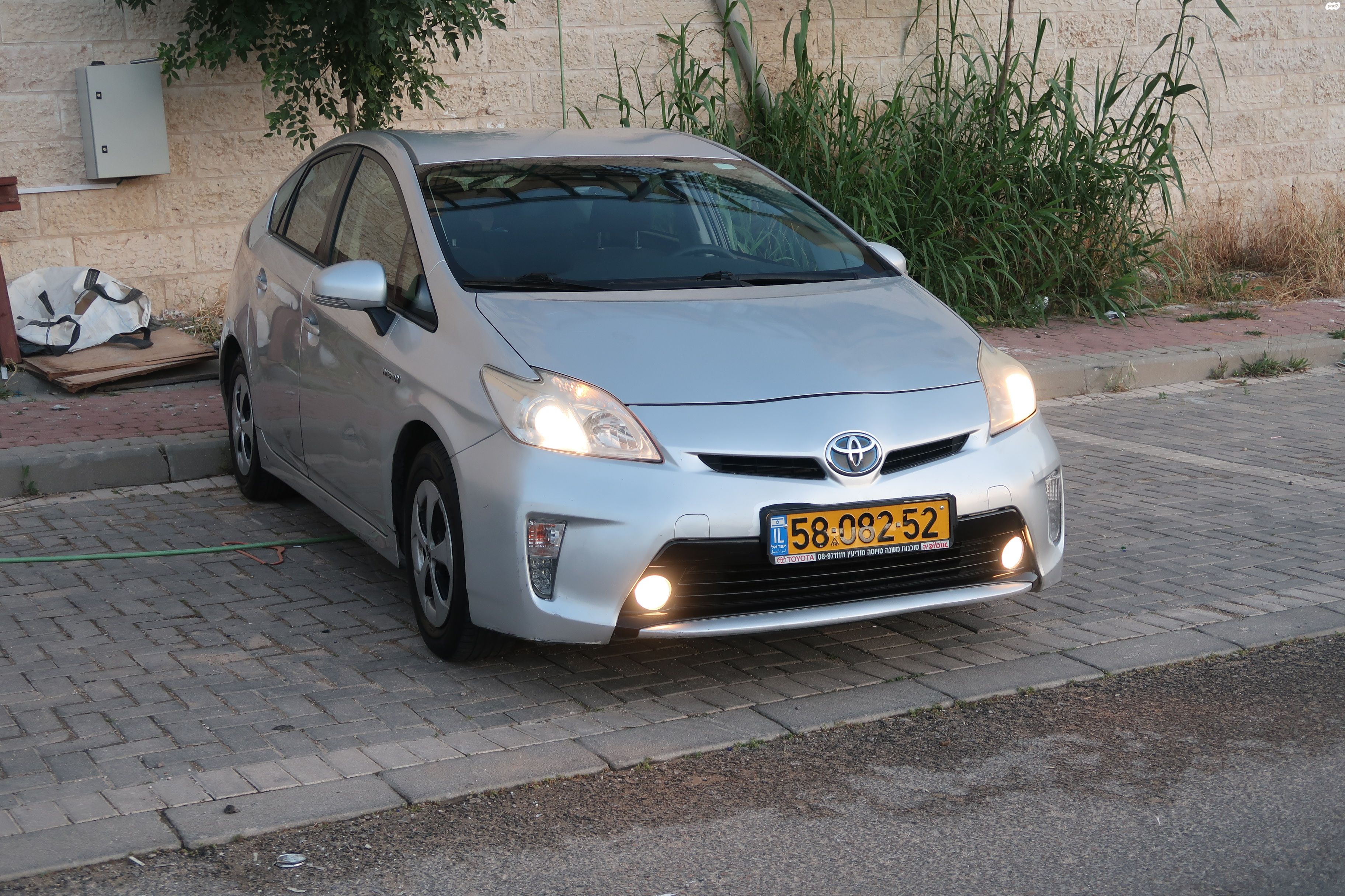 מודעת רכב טויוטה פריוס