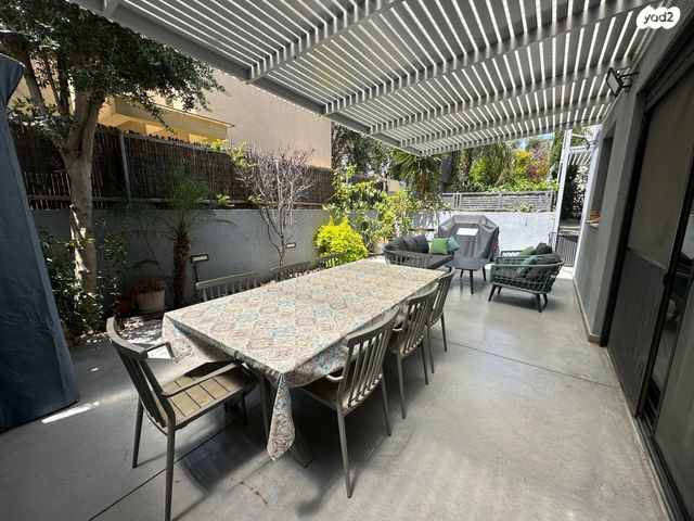 דו משפחתי, נאות הפרחים, גן יבנה