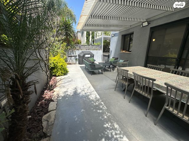 דו משפחתי, נאות הפרחים, גן יבנה