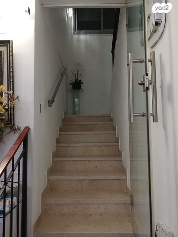 דופלקס, ישראל בן ציון, בת ים