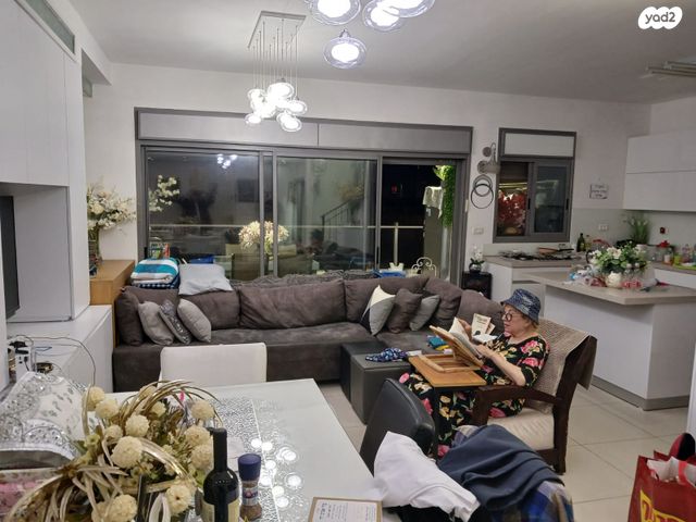 דופלקס, ישראל בן ציון, בת ים