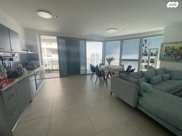 דירה, גרציאני יצחק, גני שרונה, קרית הממשלה, תל אביב יפו