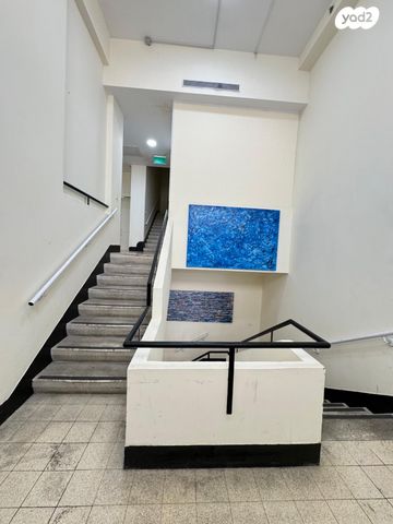 בניין משרדים, הנמל 7, שער פלמר, תחנת רכבת השמונה, חיפה