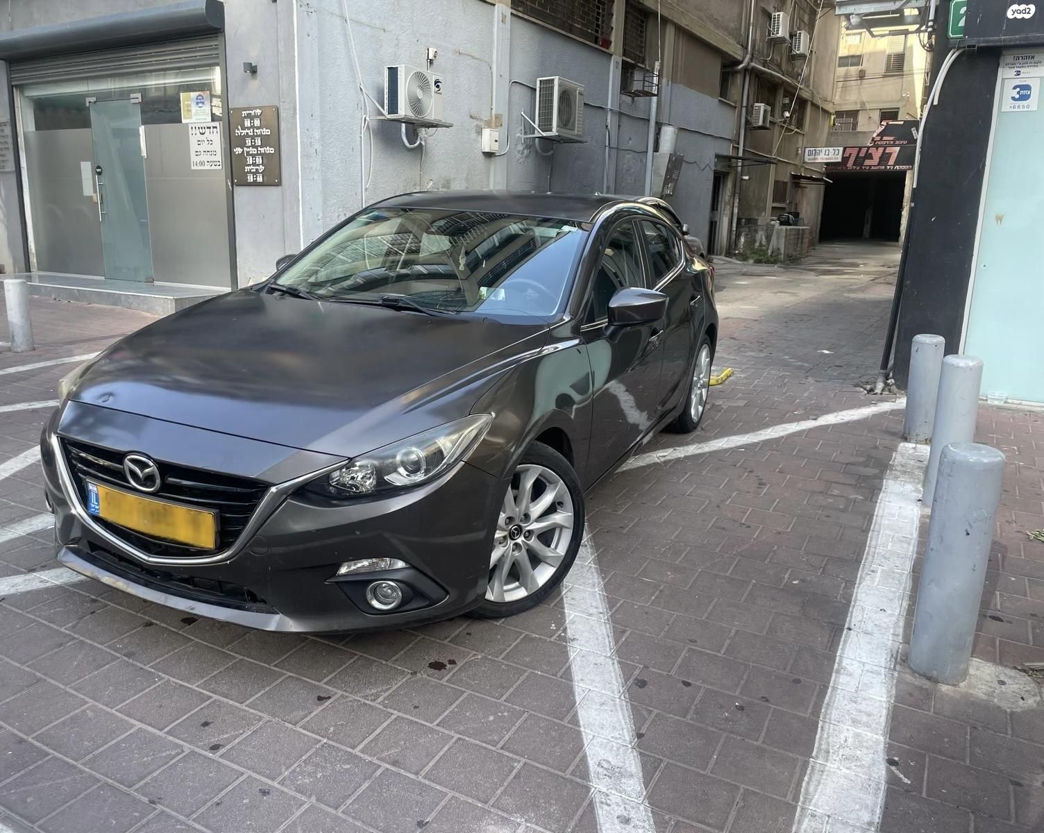 מודעת רכב מאזדה 3