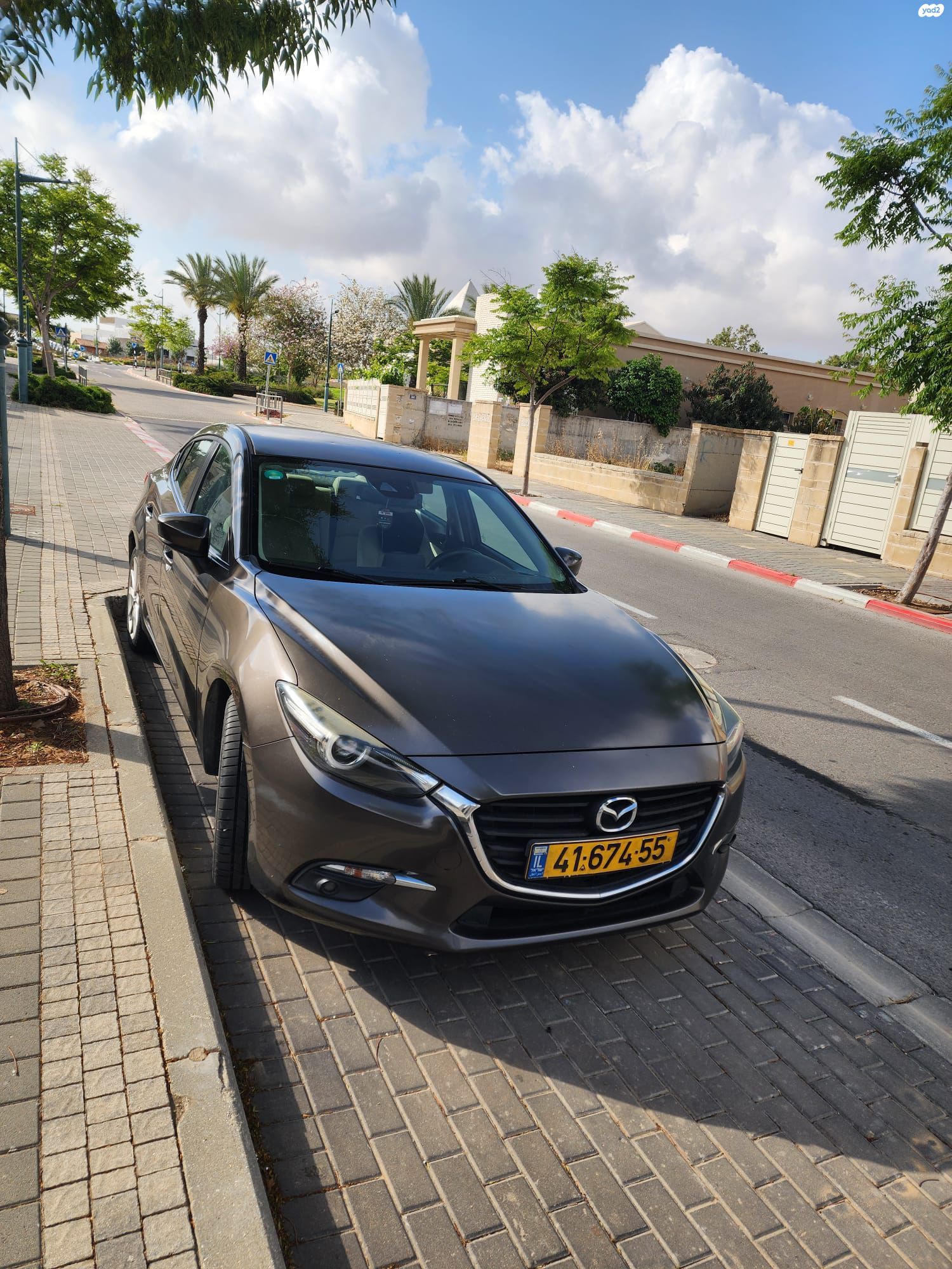 מודעת רכב מאזדה 3