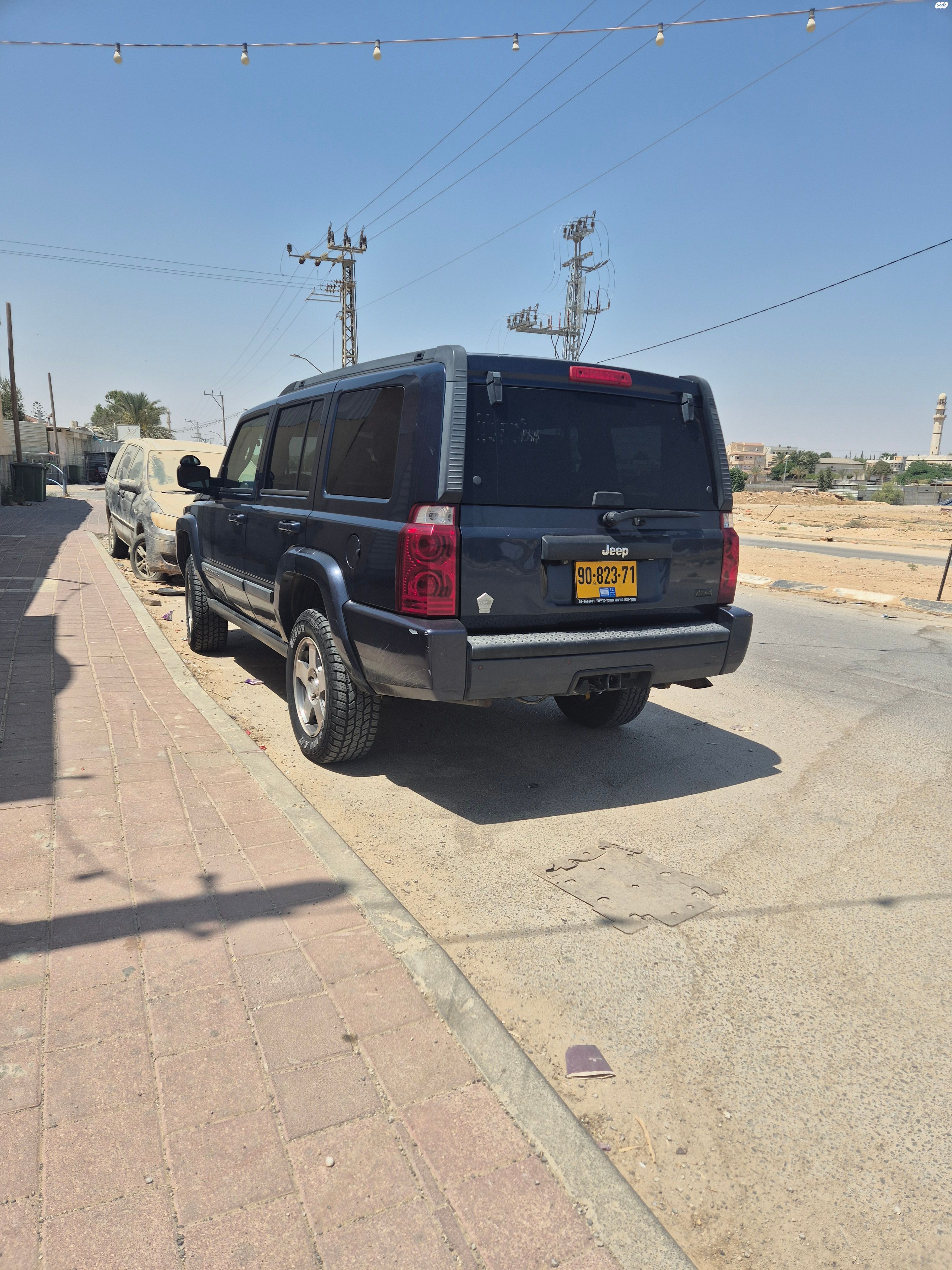 מודעת רכב ג'יפ קומנדר