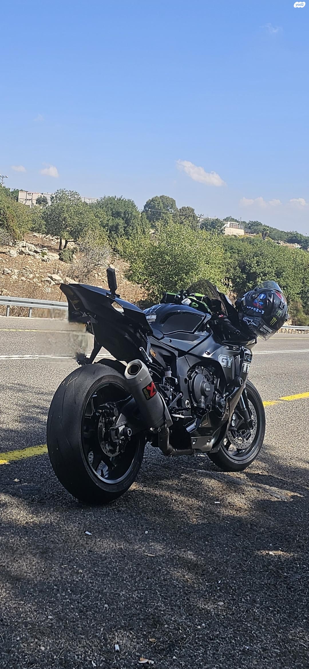 מודעת רכב ימאהה YZF-R1