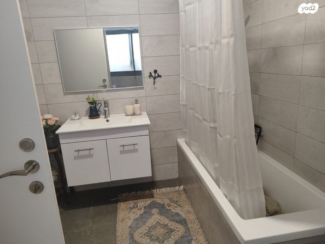 דירה, הרב זבולון גרז 8, רחובות הצעירה, רחובות