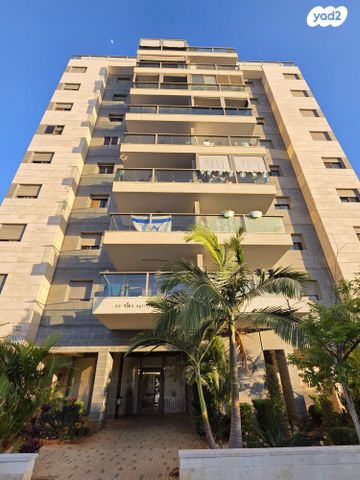 דירה, הנרייטה סאלד, כרמי גת, קרית גת