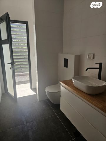 דו משפחתי, בנימינה גבעת עדה