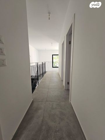 דו משפחתי, בנימינה גבעת עדה