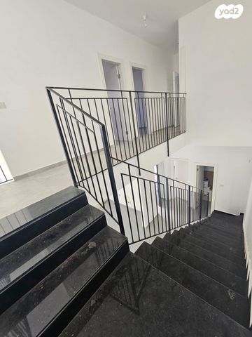 דו משפחתי, בנימינה גבעת עדה