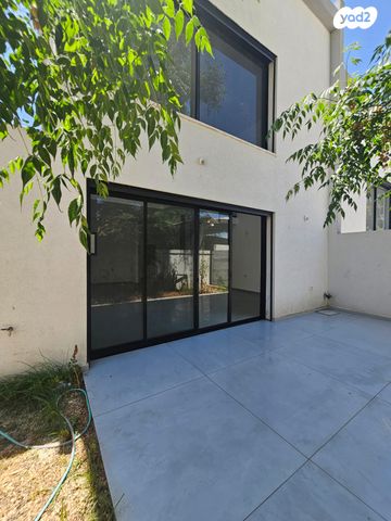 דו משפחתי, בנימינה גבעת עדה