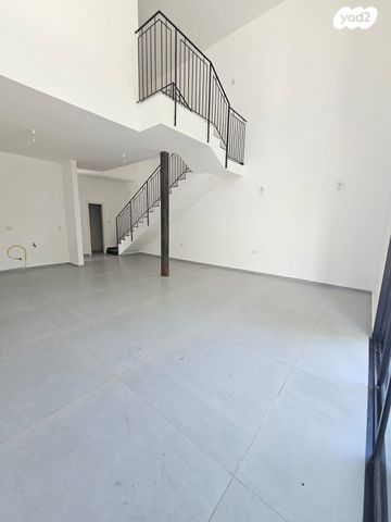 דו משפחתי, בנימינה גבעת עדה