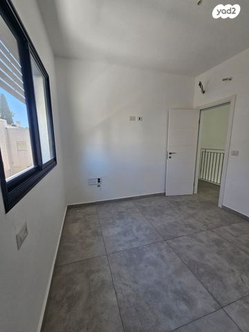 דו משפחתי, בנימינה גבעת עדה