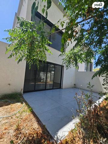 דו משפחתי, בנימינה גבעת עדה